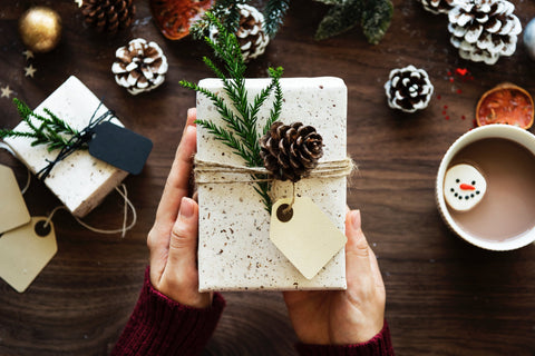 12 Christmas Gift Ideas for Your Employees